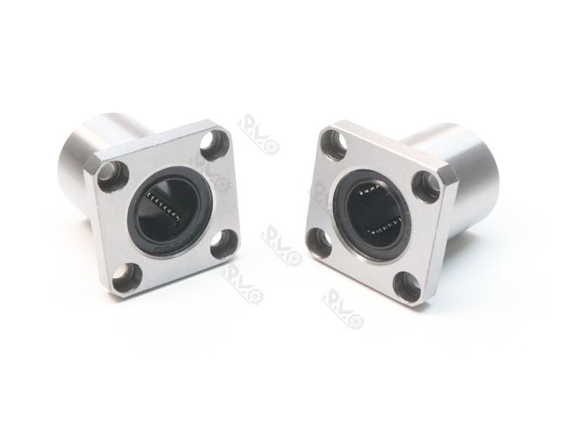 Flanged linear ball bearing